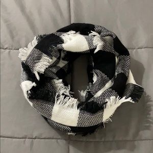 Infinity woven plaid scarf